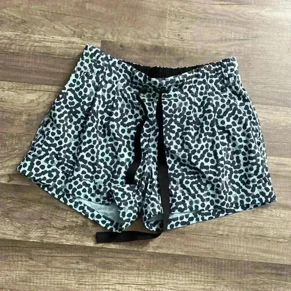 Spring Break Away Short - Picture 3 of 5